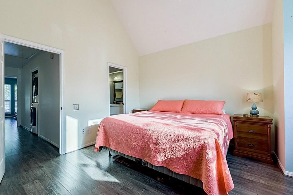 930 Rutland Street Houston, TX 77008 - Photo 15 of 23 Another view of this spacious primary bedroom.