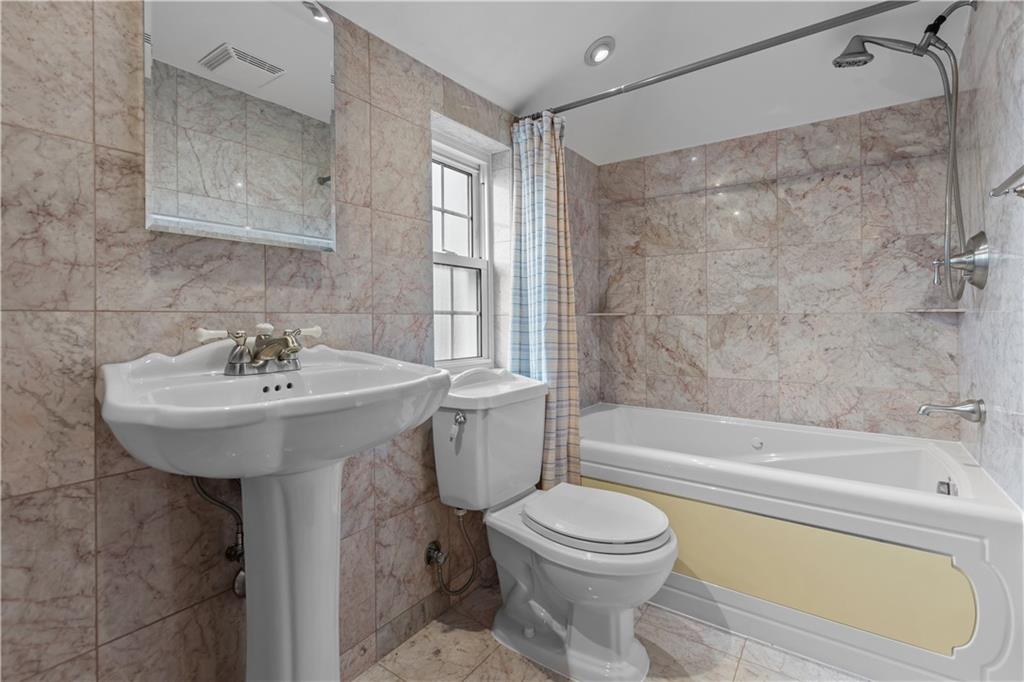 6317 Verona Road Verona, PA 15147 - Photo 24 of 29 Bathroom w/ Jet Tub
