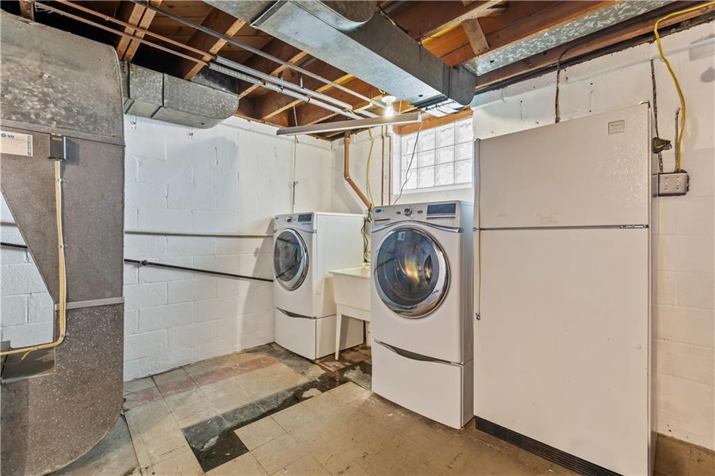 6317 Verona Road Verona, PA 15147 - Photo 27 of 29 Washer/Dryer Included