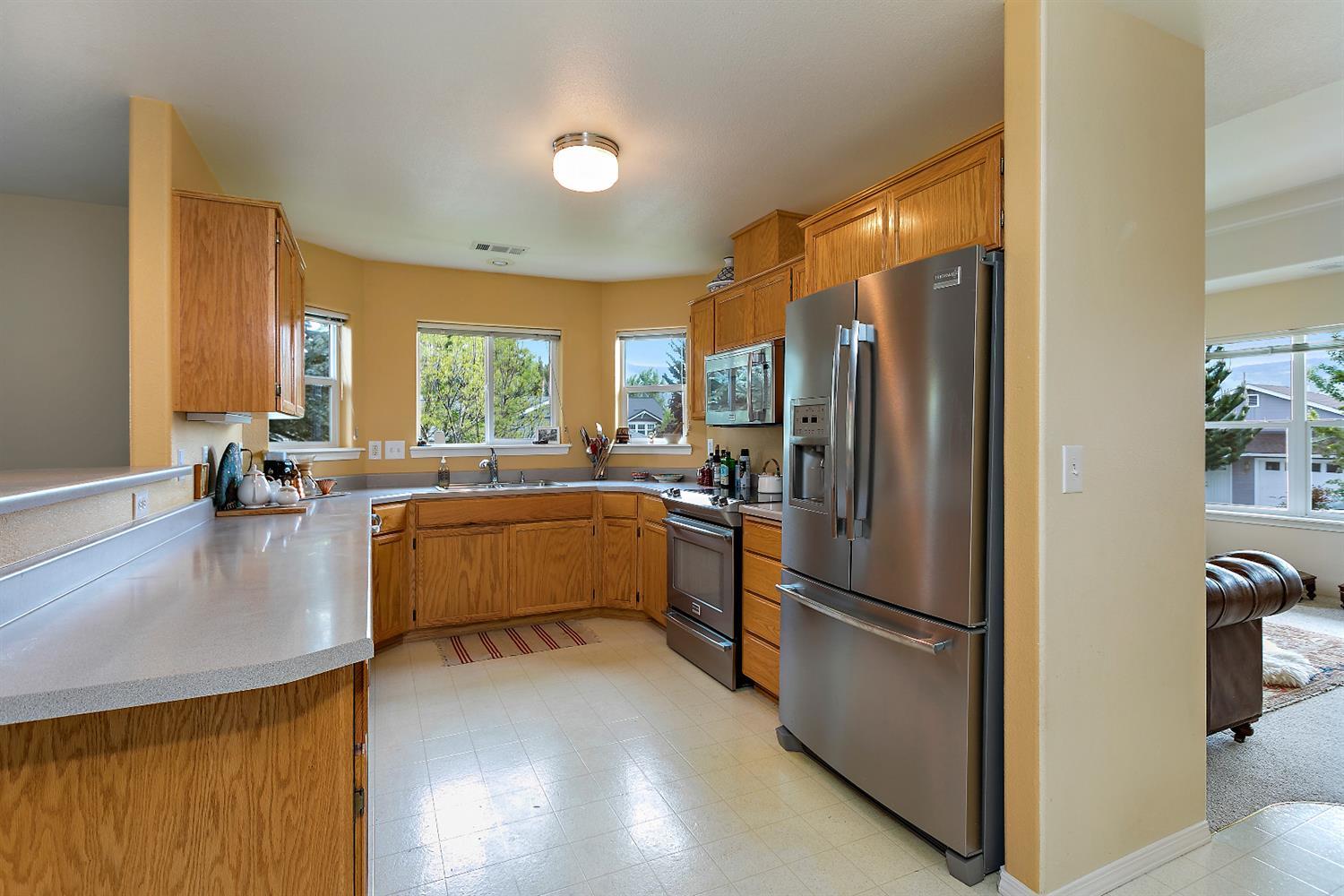 949 Spring Way Ashland, OR 97520 - Photo 5 of 25 Additional Photo