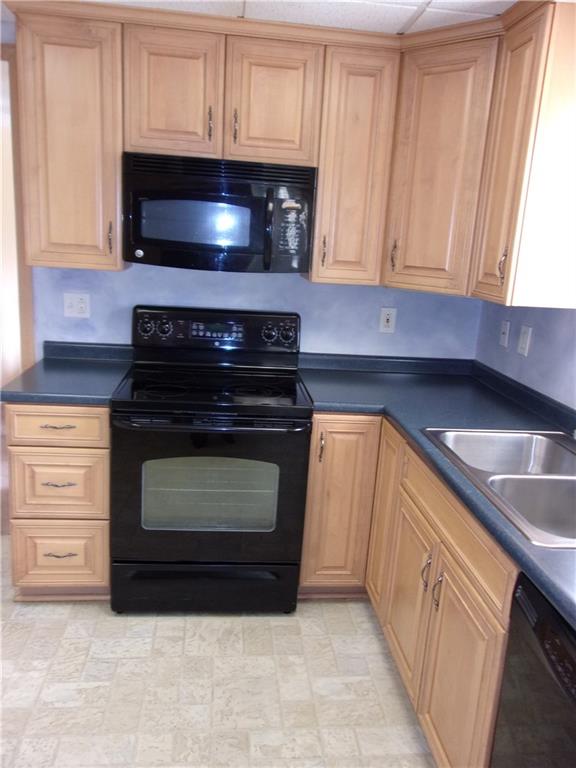 2288 Reis Run Road Pittsburgh, PA 15237 - Photo 11 of 23 Entering kitchen from family room.