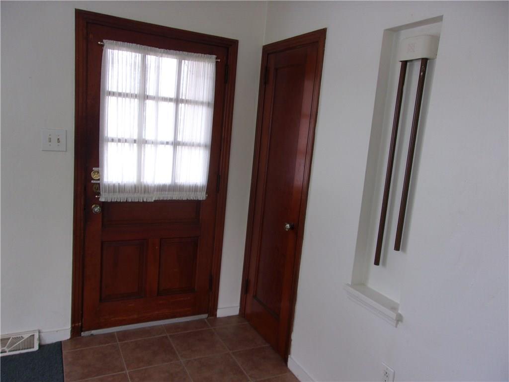 2288 Reis Run Road Pittsburgh, PA 15237 - Photo 3 of 23 Entry way into home from front porch.