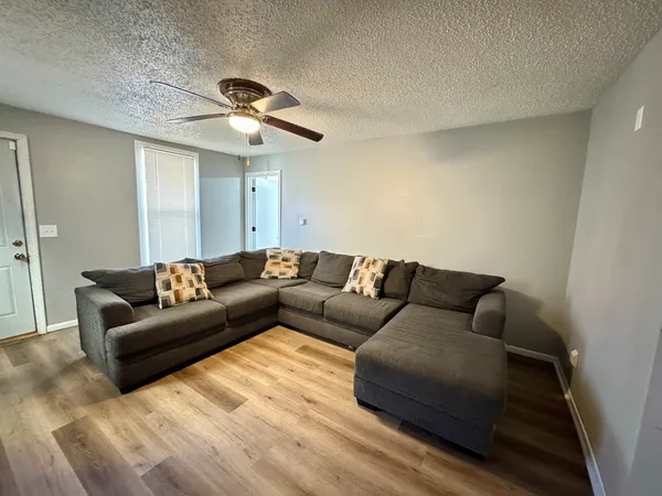 $1,394 | 1341 West 4th Street, Davenport, IA 52802
