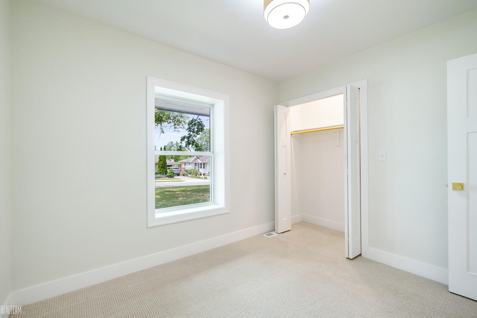 330 North Helen Avenue Rochester, MI 48307 - Photo 20 of 41