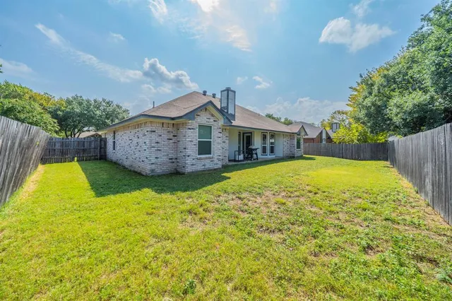 a view of a yard in front of house