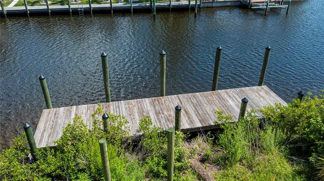 a view of a fountain in front of the house