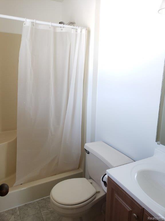 2083 East Hunters Creek Road Metamora, MI 48455 - Photo 13 of 29 Master Bath