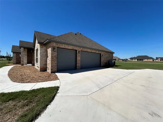 $2,695 | 1025 Katie Court, Azle, TX 76020
