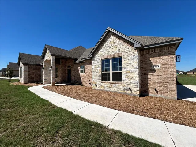 $2,695 | 1025 Katie Court, Azle, TX 76020