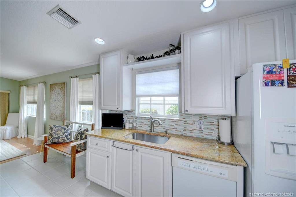 786 Southwest Balmoral Trace Stuart, FL 34997 - Photo 11 of 35 Kitchen