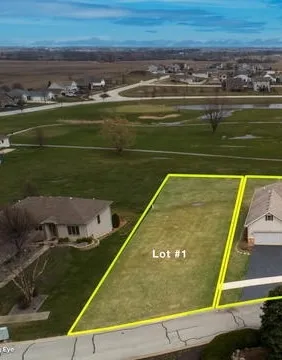 a view of a tennis court