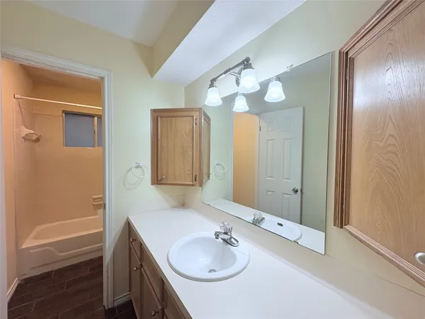 $260,000 | 3820 Clover Drive, Alvin, TX 77511