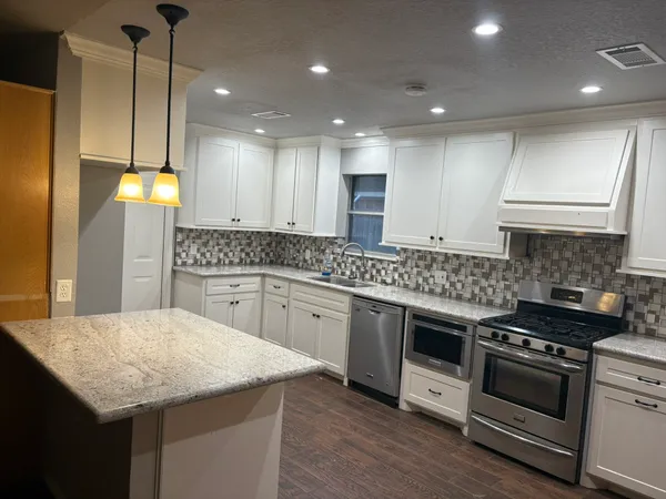 $260,000 | 3820 Clover Drive, Alvin, TX 77511