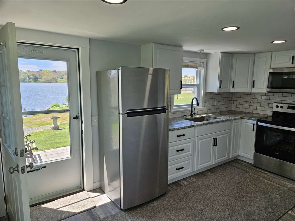 2353 Main Road Tiverton, RI 02878 - Photo 9 of 19