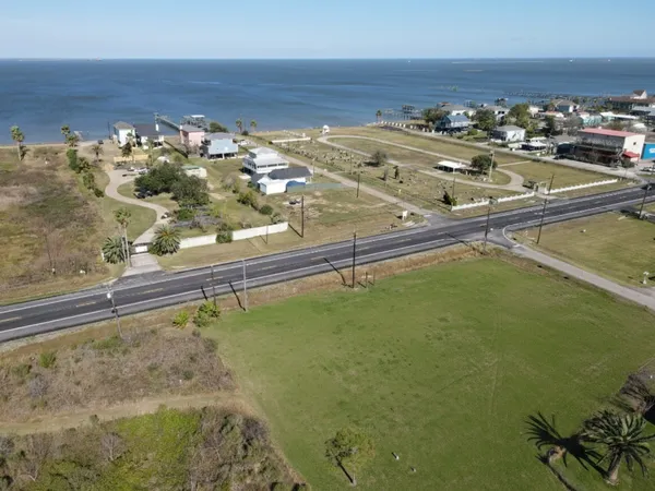 $575,000 | 230 22nd Street, Dickinson, TX 77539