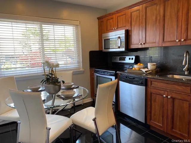 $2,670 | 68 Claire Court, Unit 68, West Babylon, NY 11704