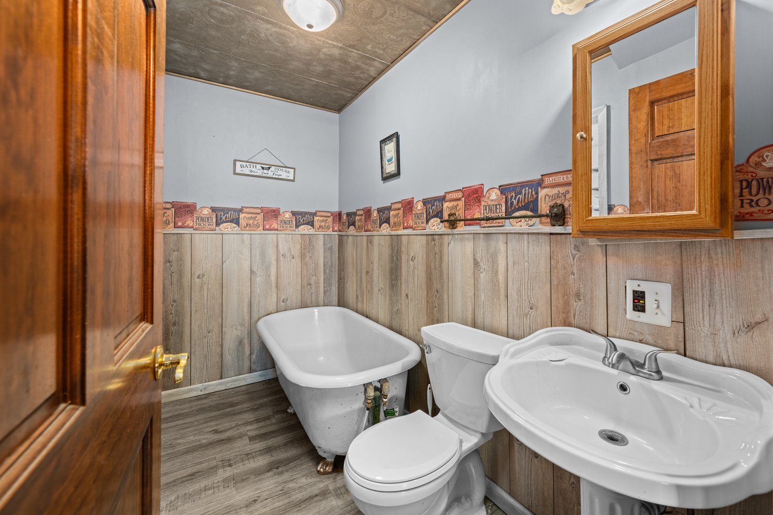 200 West Locust Street Cambridge, IL 61238 - Photo 21 of 32 a bathroom with a sink a toilet and a mirror
