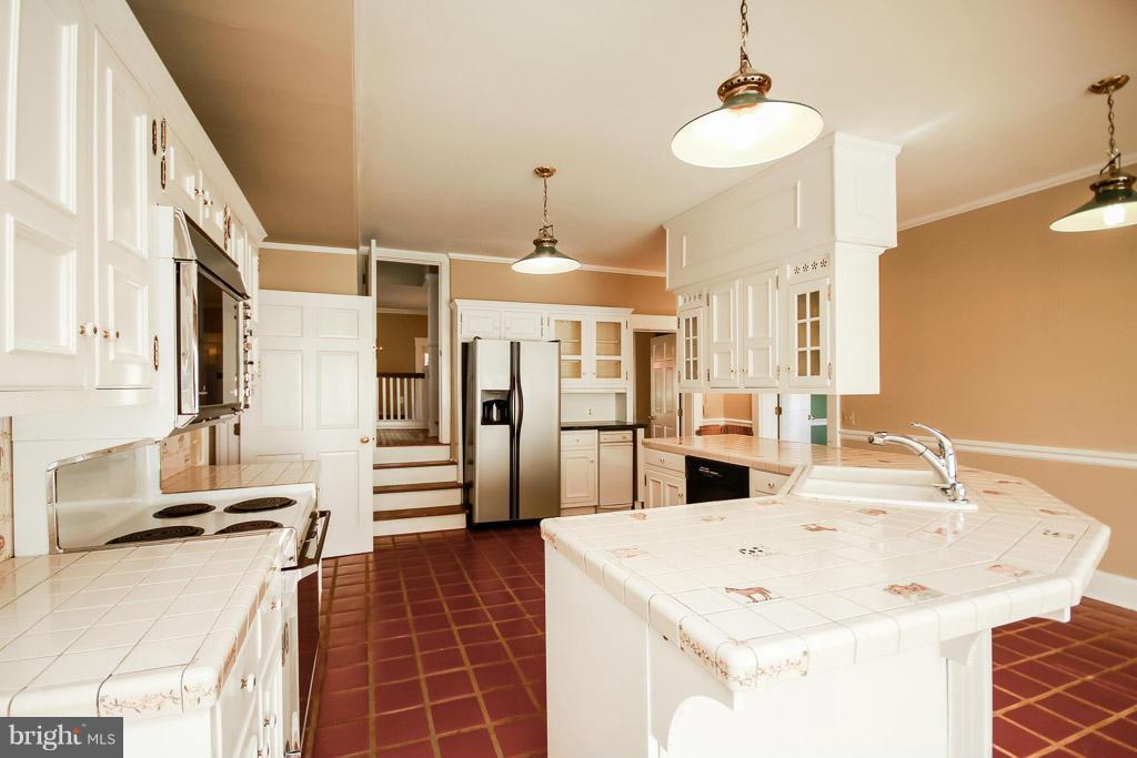 11301 Moxley Road Damascus, MD 20872 - Photo 11 of 30 Kitchen