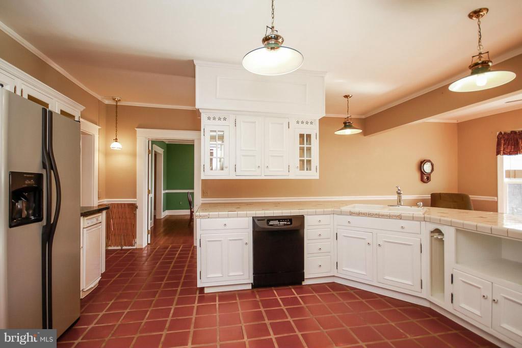 11301 Moxley Road Damascus, MD 20872 - Photo 10 of 30 Kitchen