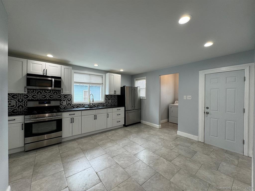 557 Colorado Avenue Bridgeport, CT 06605 - Photo 11 of 21