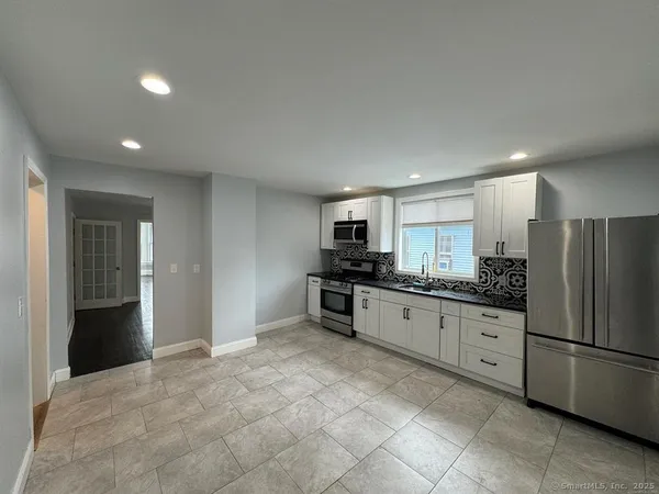 $2,800 | 557 Colorado Avenue, Bridgeport, CT 06605