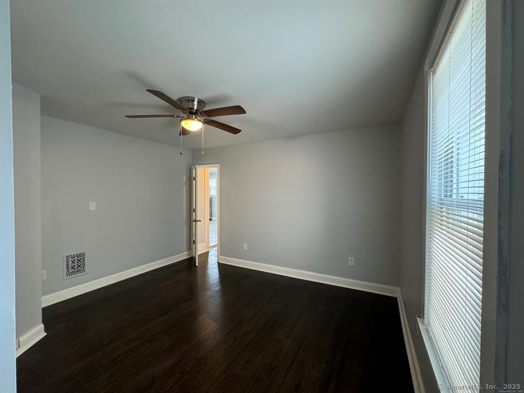 557 Colorado Avenue Bridgeport, CT 06605 - Photo 16 of 21