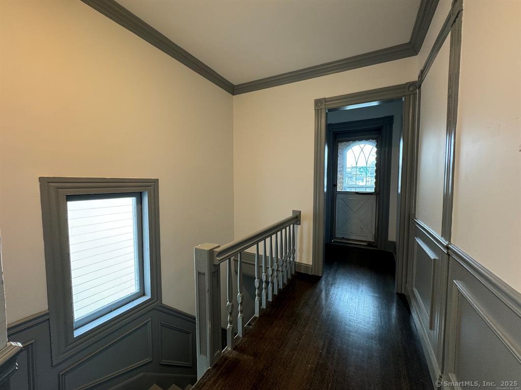 557 Colorado Avenue Bridgeport, CT 06605 - Photo 4 of 21