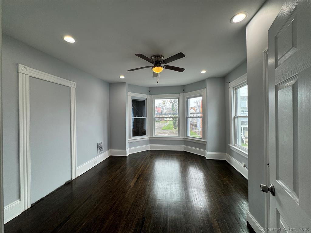 557 Colorado Avenue Bridgeport, CT 06605 - Photo 8 of 21