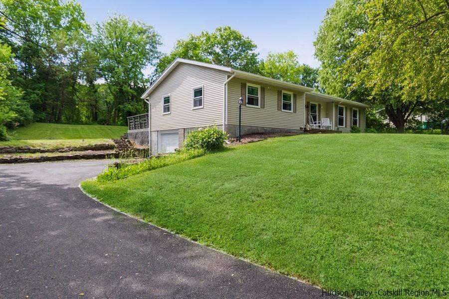 a view of a house with a yard