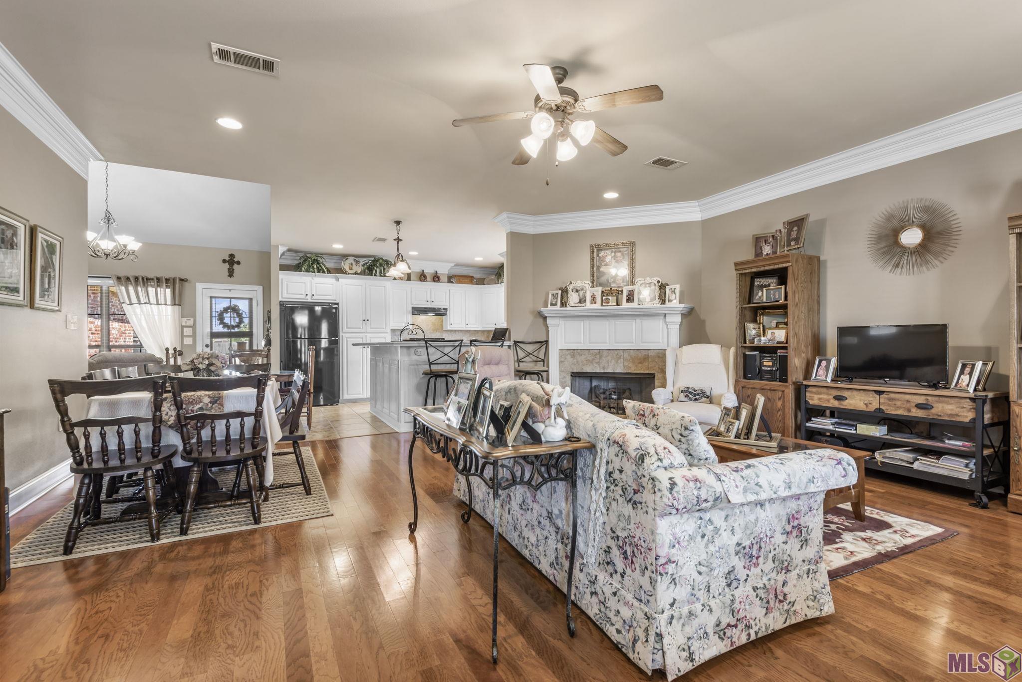 6755 River Run Court Addis, LA 70710 - Photo 3 of 12 Living