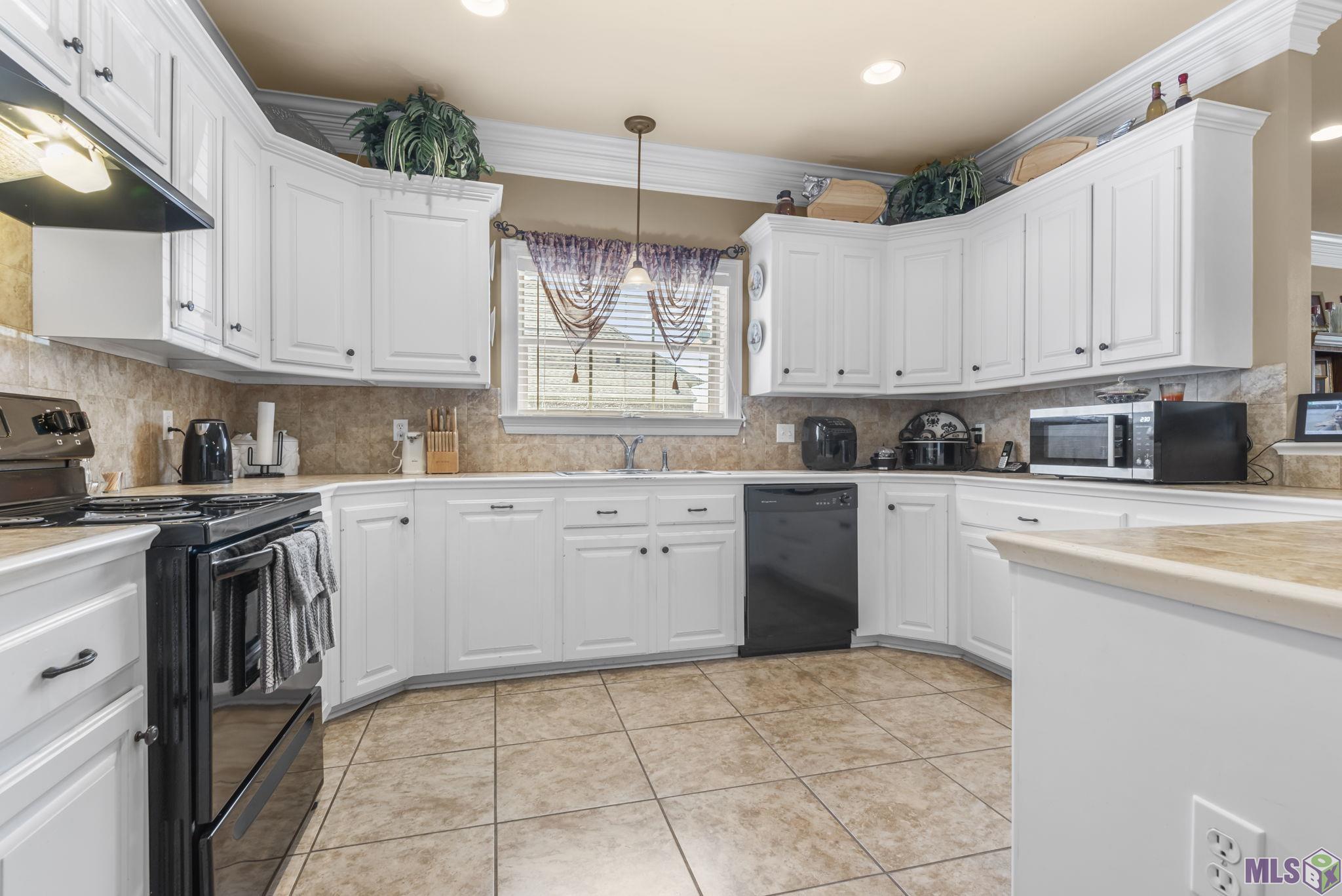 6755 River Run Court Addis, LA 70710 - Photo 4 of 12 Kitchen