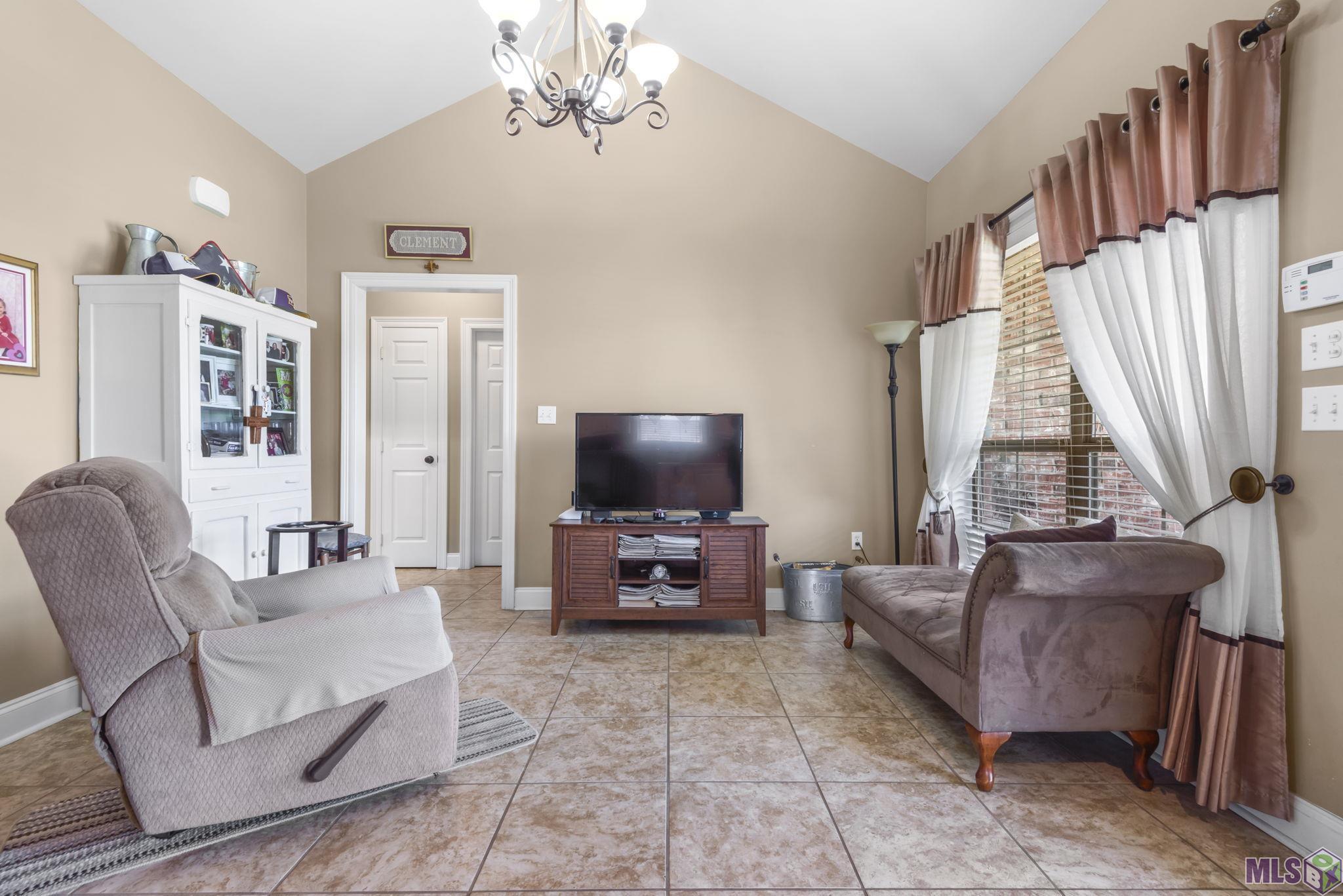 6755 River Run Court Addis, LA 70710 - Photo 5 of 12 Dinning