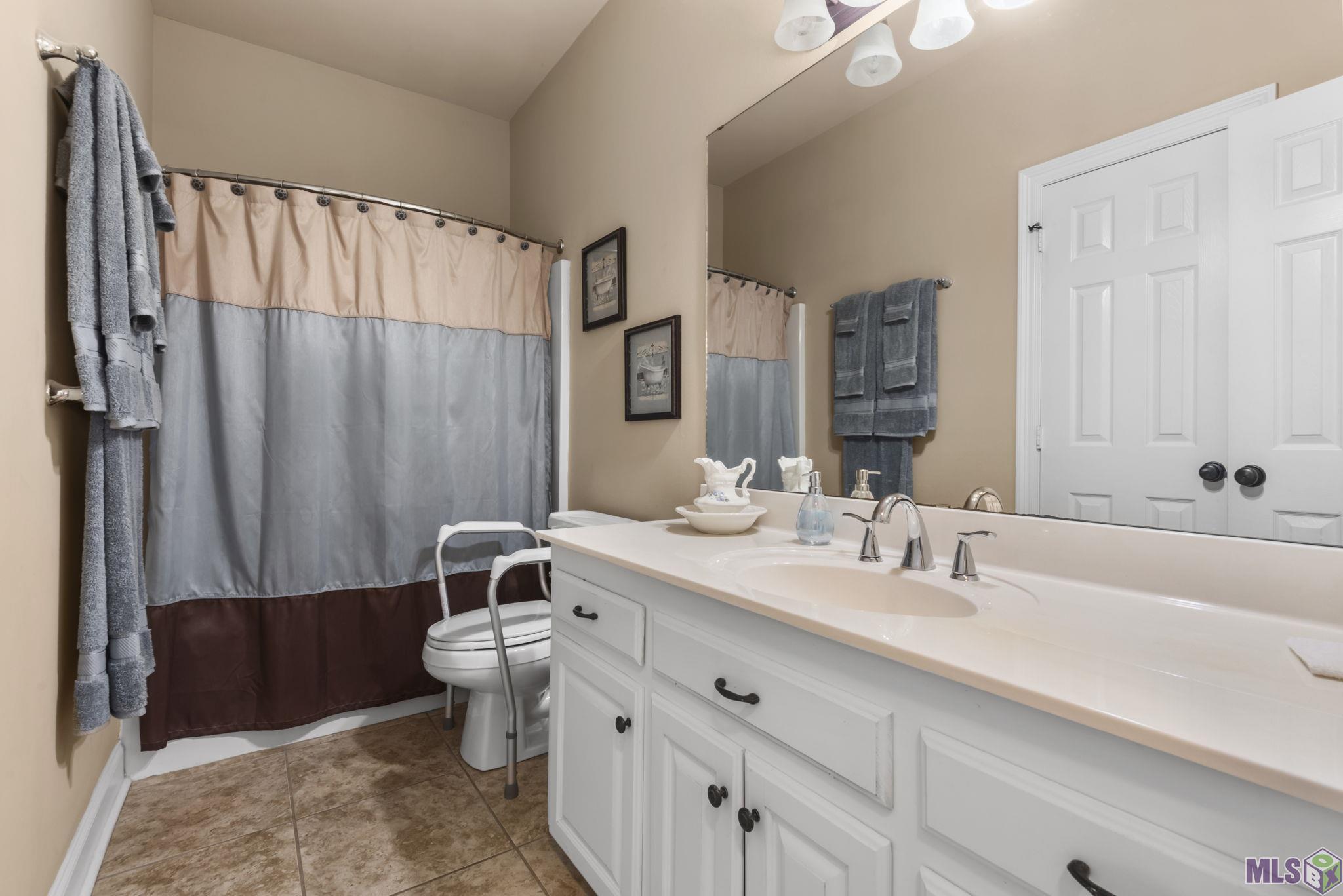 6755 River Run Court Addis, LA 70710 - Photo 10 of 12 Additional Bathroom