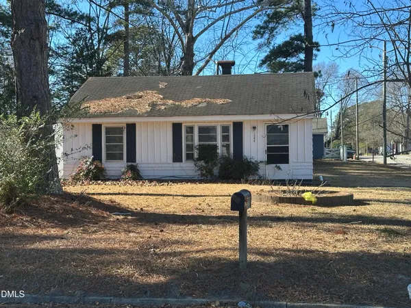 front view of house with a yard
