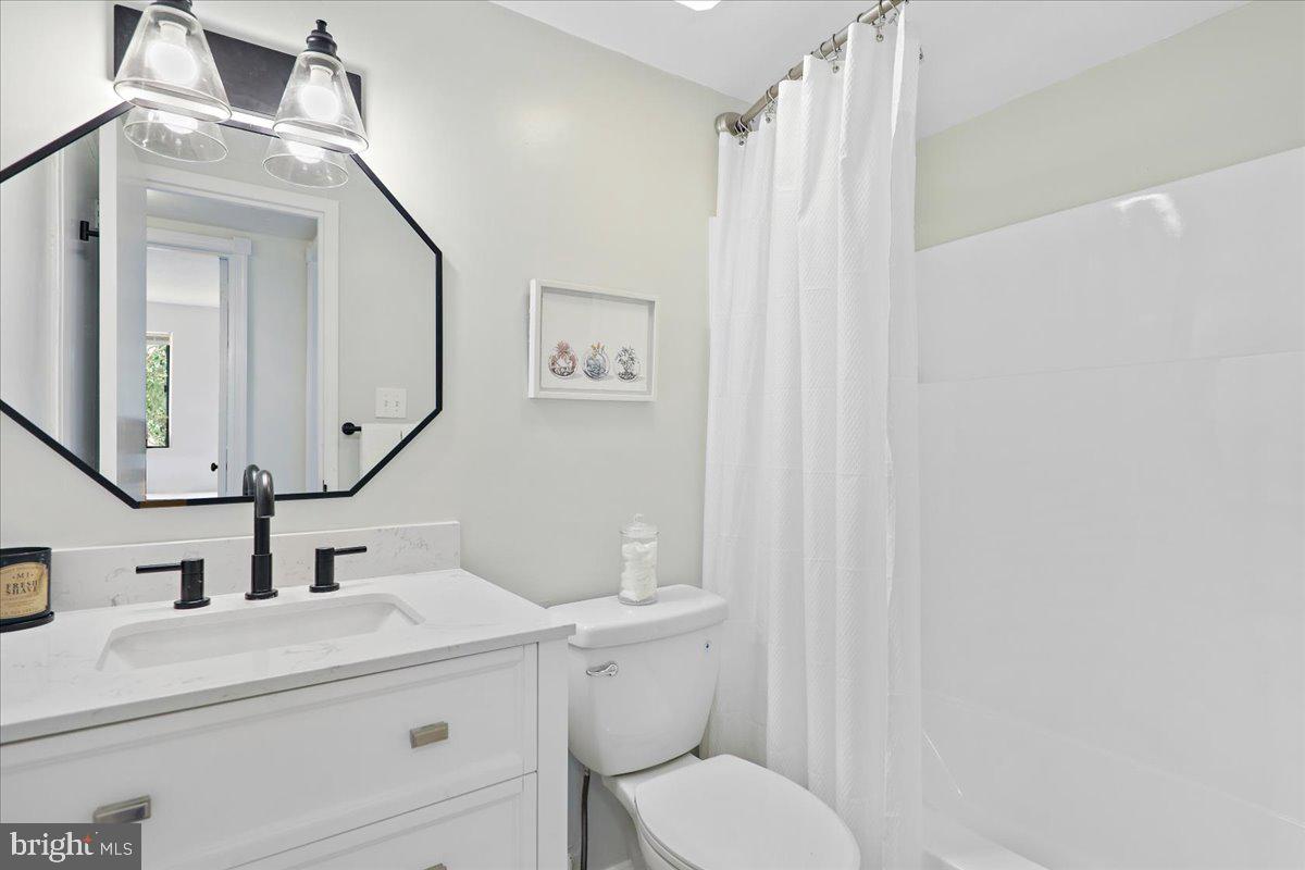 13907 Sand Dune Road, Unit 2A Ocean City, MD 21842 - Photo 20 of 27 Hall bath