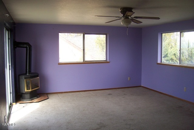 2660 Jones Road Wapato, WA 98951 - Photo 7 of 13 a view of an empty room with a window