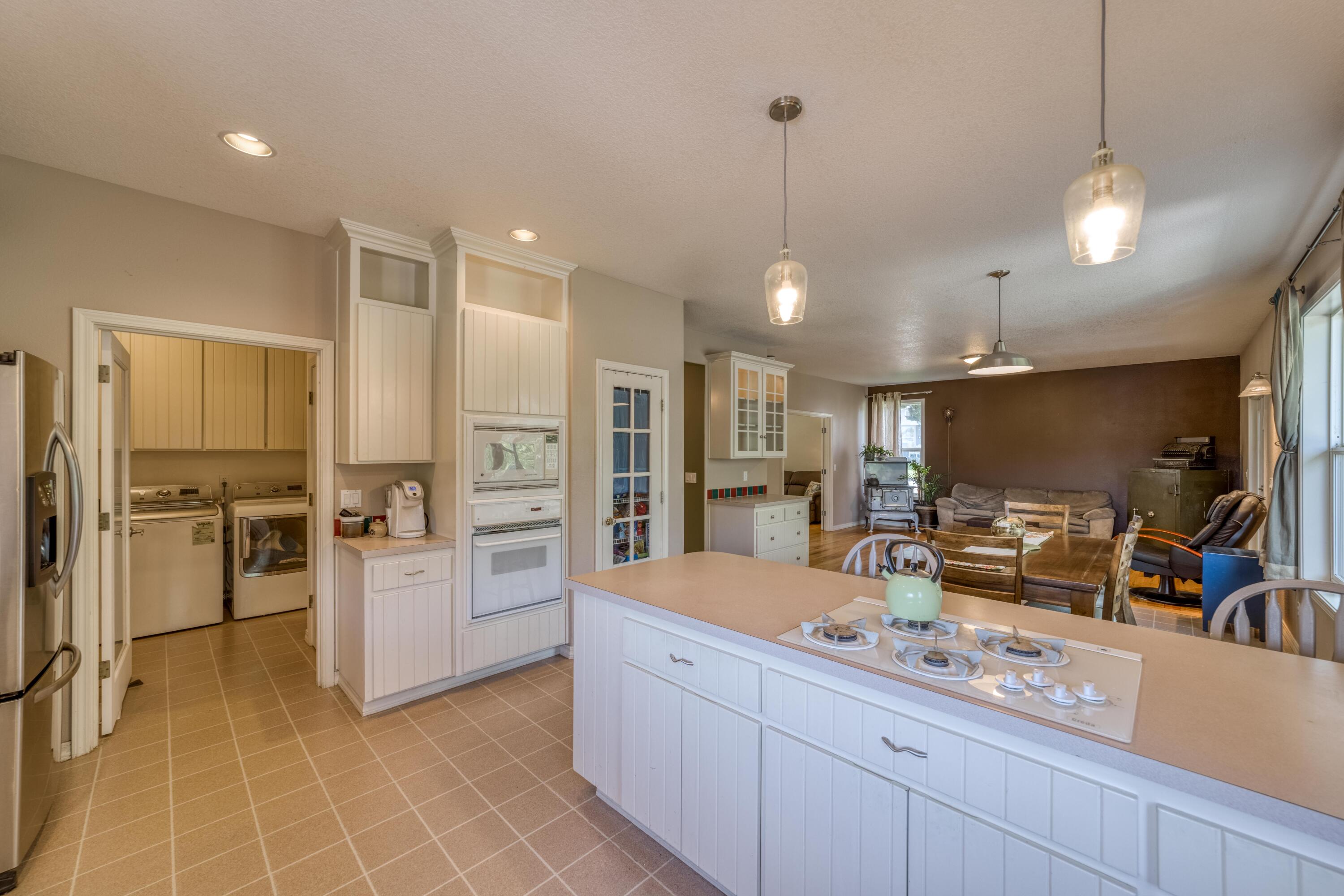 62799 Eagle Road Bend, OR 97701 - Photo 14 of 38 Kitchen