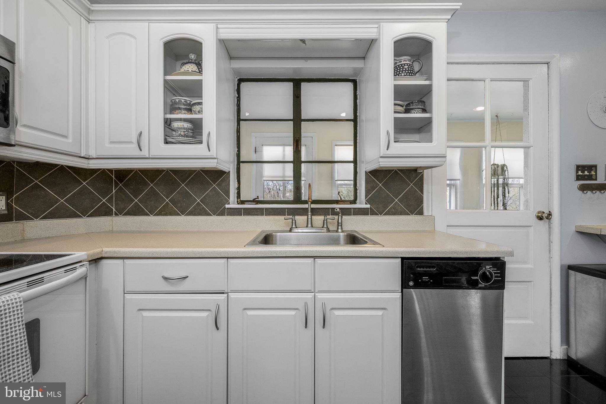 397 North Pleasantview Road Pottstown, PA 19464 - Photo 8 of 28 Kitchen