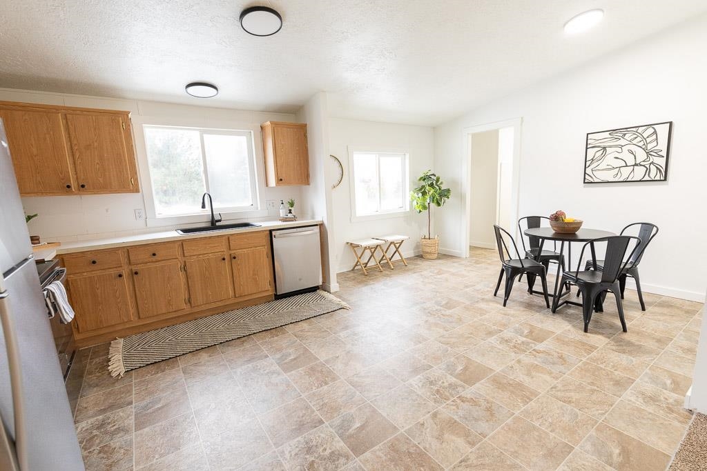 12604 East Bridges Road Elk, WA 99009 - Photo 6 of 23