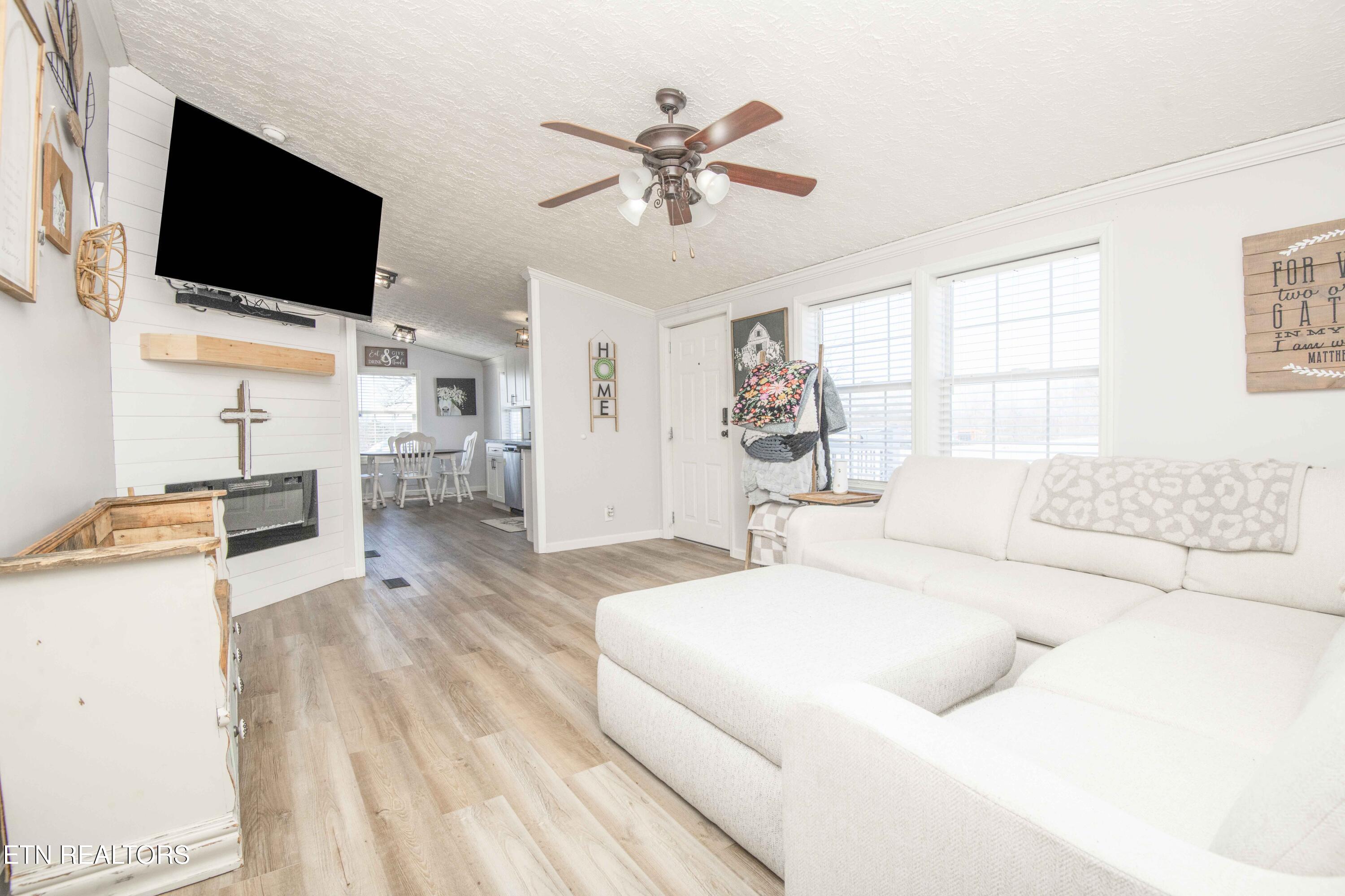 758 Grassy Hollow Road Tazewell, TN 37879 - Photo 25 of 51 living 2_1