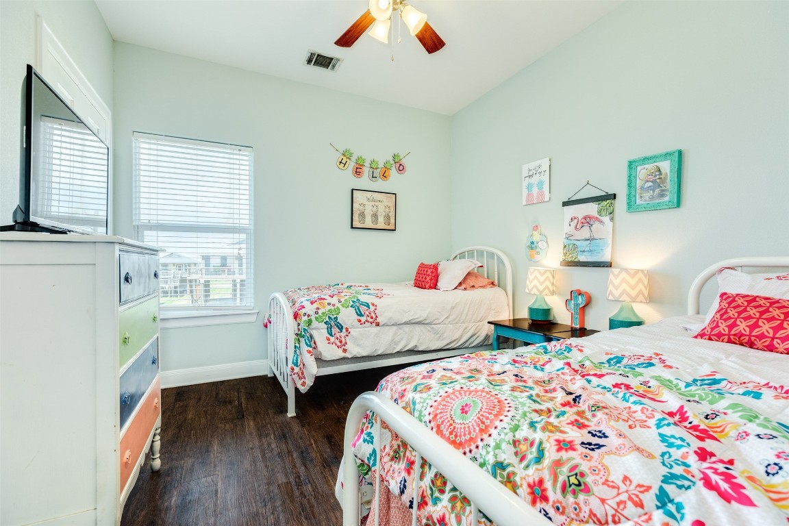 510 Point Lookout Surfside Beach, TX 77541 - Photo 20 of 41 a bedroom with two beds and a dresser
