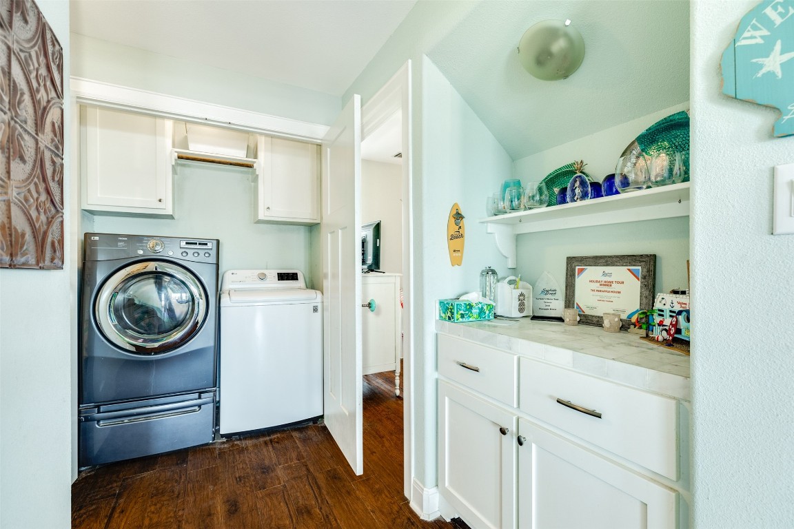 510 Point Lookout Surfside Beach, TX 77541 - Photo 21 of 41 a hallway with a washer and dryer