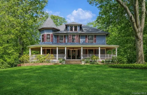 $1,745,000 | 110 Red Spring Lane, Glen Cove, NY 11542