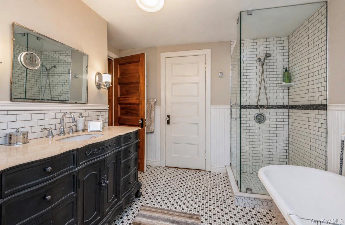 110 Red Spring Lane Glen Cove, NY 11542 - Photo 34 of 43