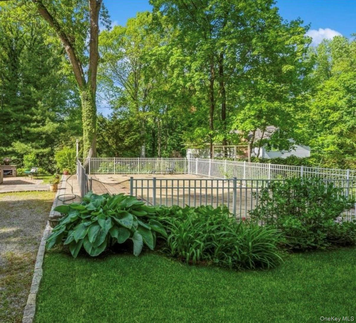 110 Red Spring Lane Glen Cove, NY 11542 - Photo 42 of 43