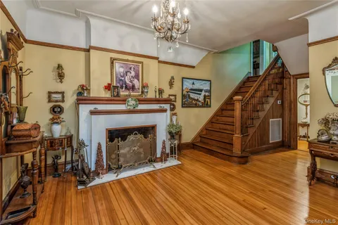 $1,745,000 | 110 Red Spring Lane, Glen Cove, NY 11542