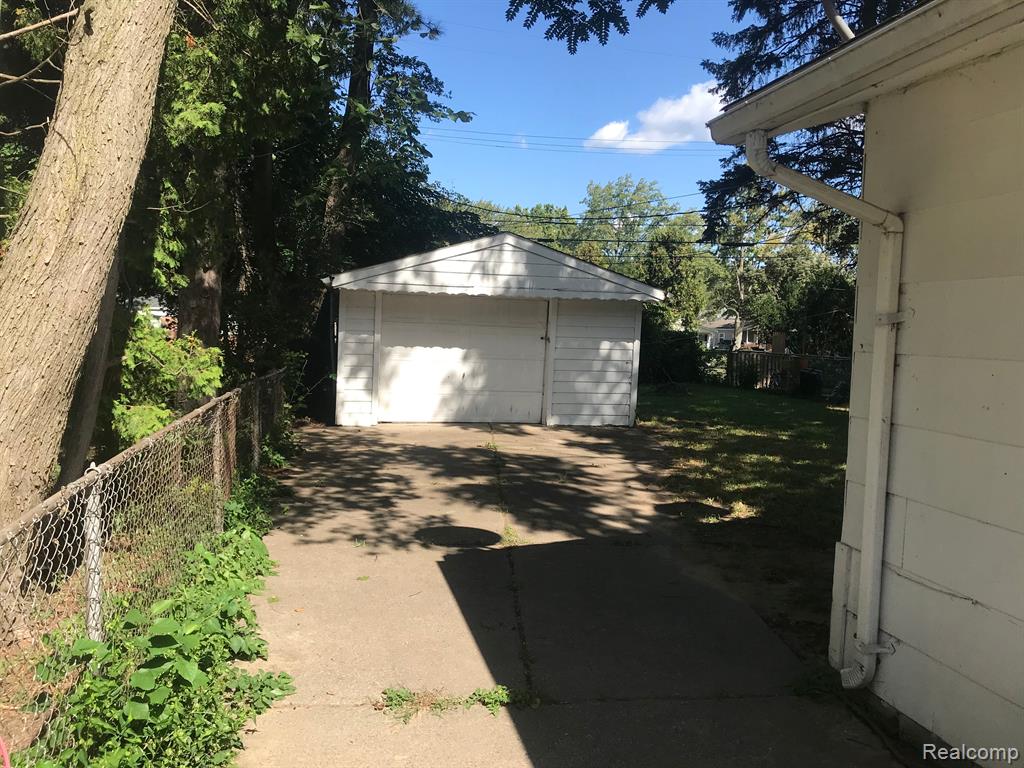 25718 Hanover Street Dearborn Heights, MI 48125 - Photo 2 of 10