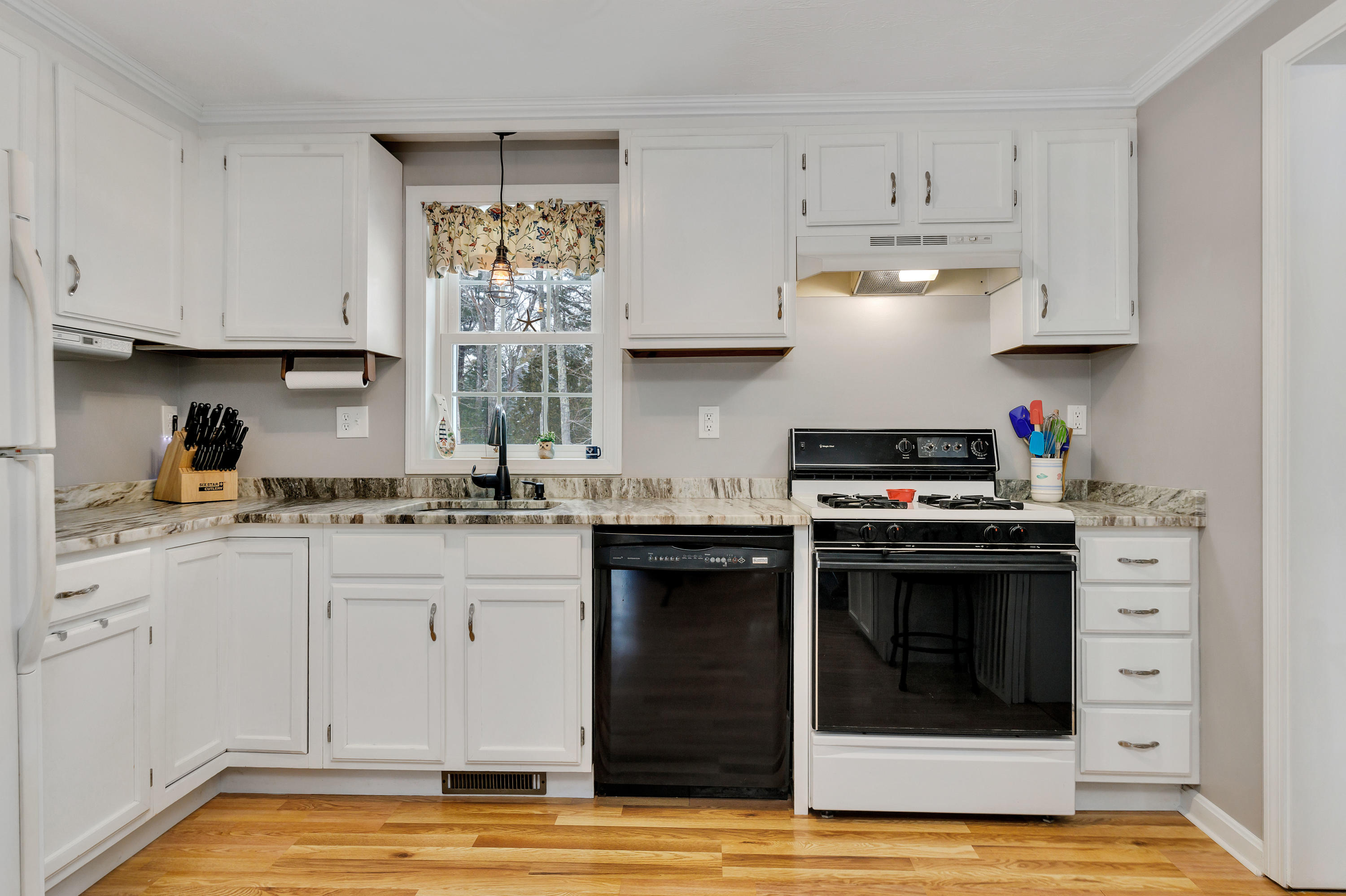 105 John Ewer Road Sandwich, MA 02563 - Photo 7 of 47 105JohLR-10
