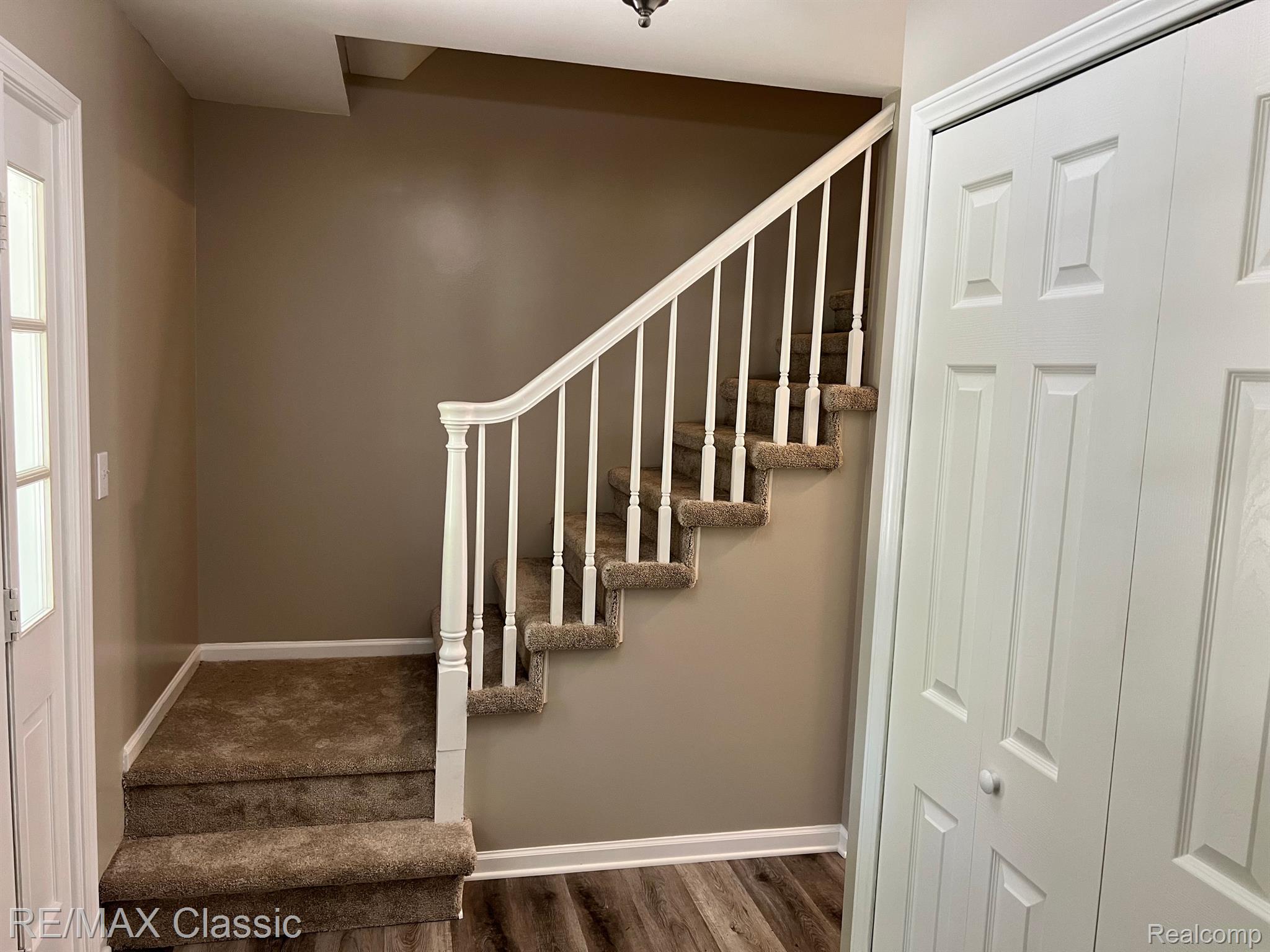1953 Broadstone Road Grosse Pointe, MI 48236 - Photo 4 of 43