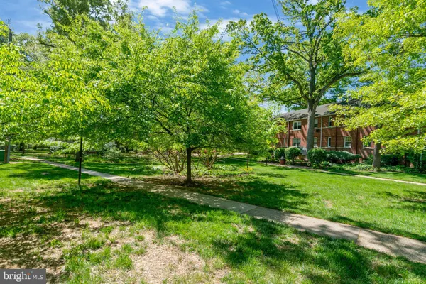 $1,850 | 206 North Trenton Street, Unit 2062, Arlington, VA 22203